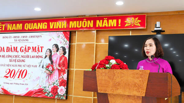 ĐẢNG ỦY -HĐND -  UBND - ỦY BAN MTTQVN XÃ VỆ GIANG TỌA ĐÀM, GẶP MẶT NỮ CÁN BỘ, CÔNG CHỨC, NGƯỜI LAO ĐỘNG NHÂN NGÀY PHỤ NỮ VIỆT NAM 20/10