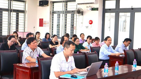 UBND xã Vệ Giang làm việc với lãnh đạo các trường học trên địa bàn xã